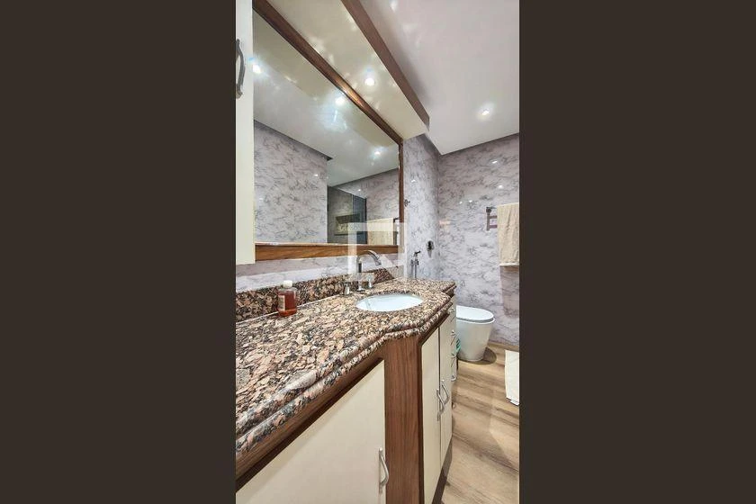 Washing machine in a 4-bedroom apartment, 205 m² — photo 36