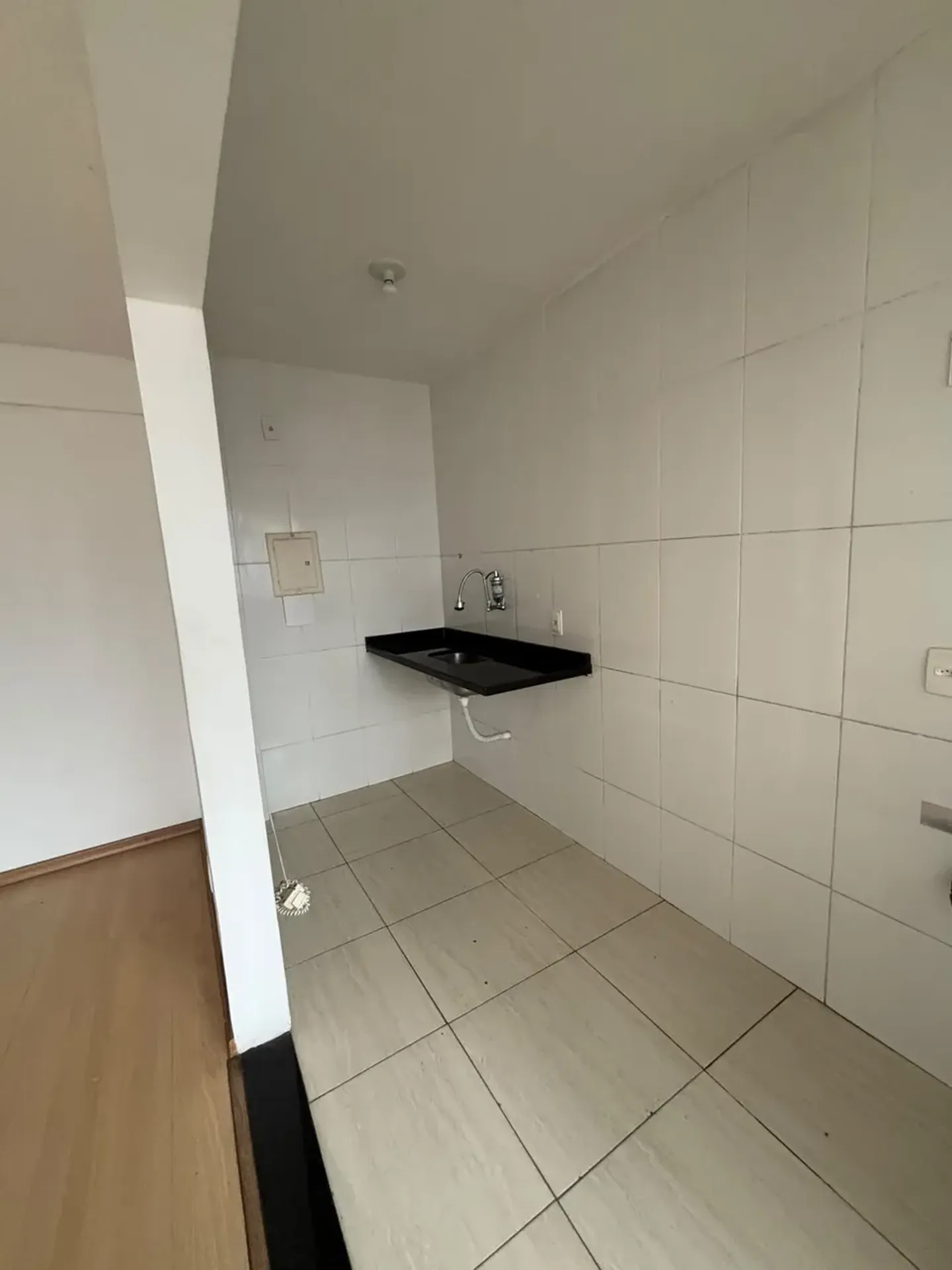 Wood or laminate floors in a 2-bedroom apartment, 23 m² — photo 2