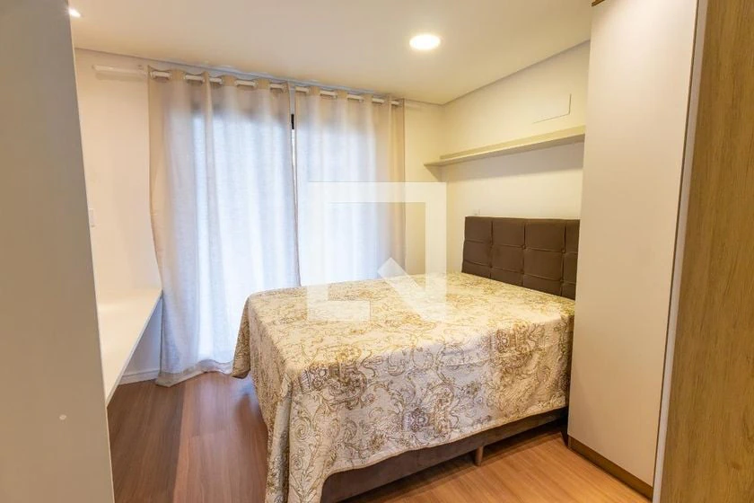 Studio, 28 m², with wood or laminate floors — photo 3