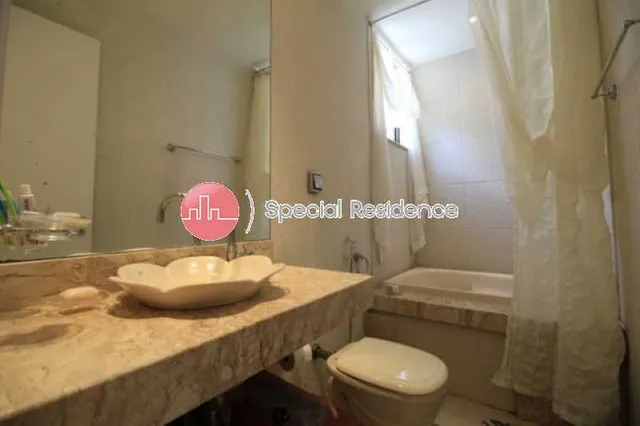 Apartamento mobiliado com 2 quartos e varanda de vidro — photo 9