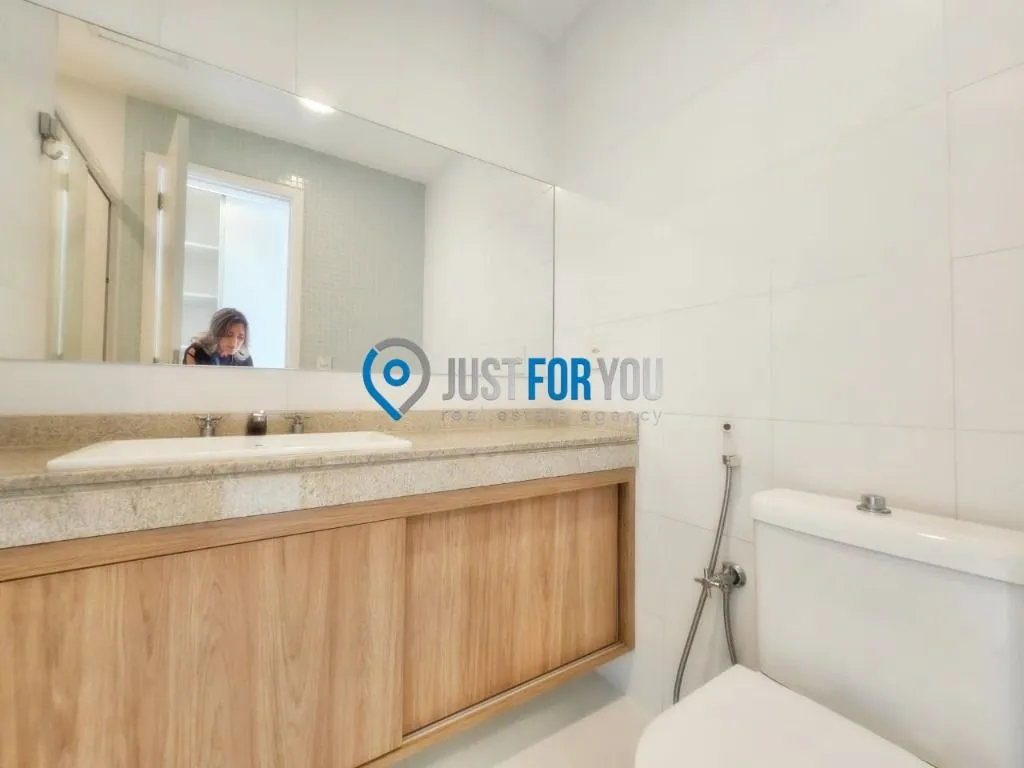 4-bedroom apartment with 233 m² and 5 bathrooms — photo 47