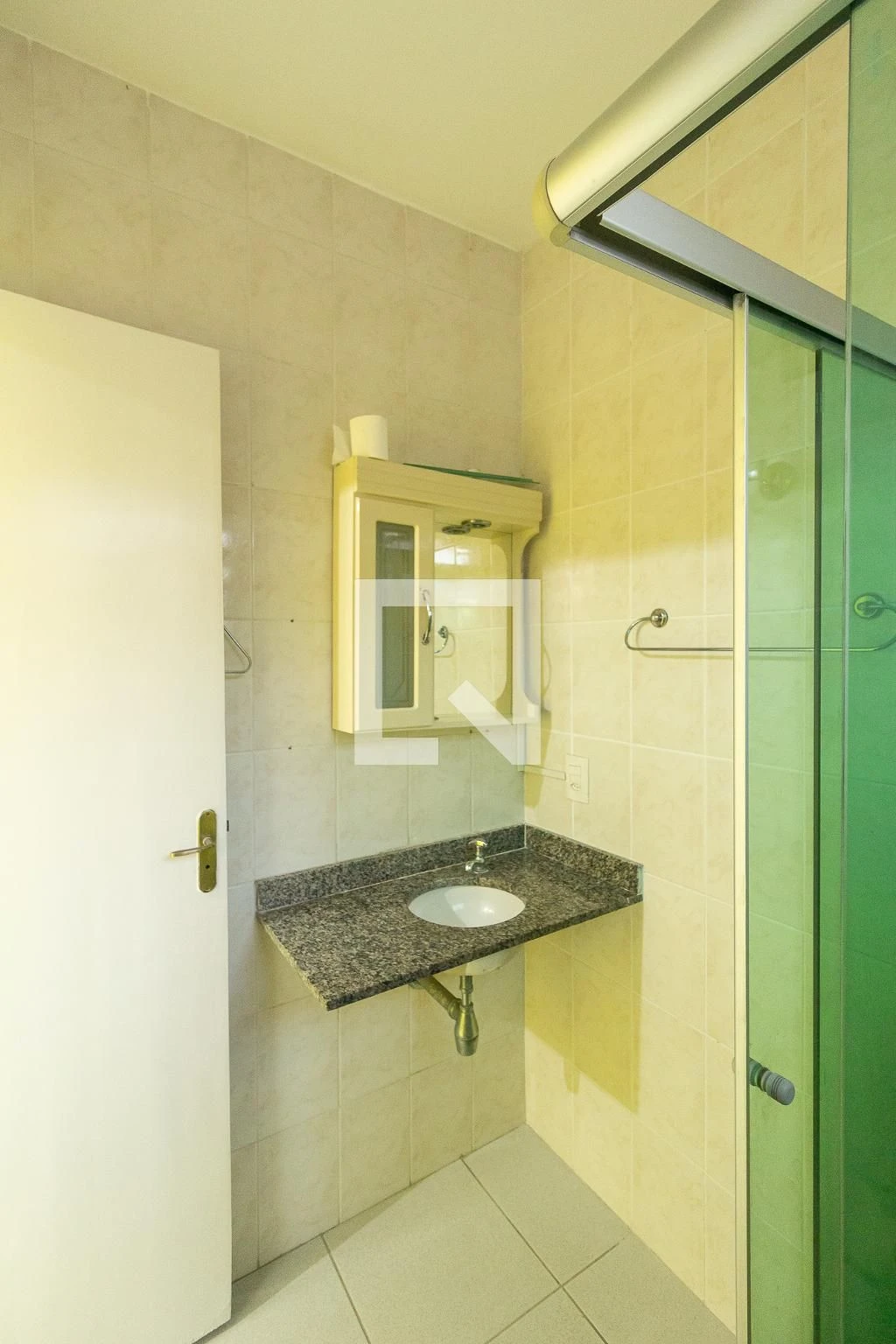 200 m² house with a private BBQ and a private pool — photo 31