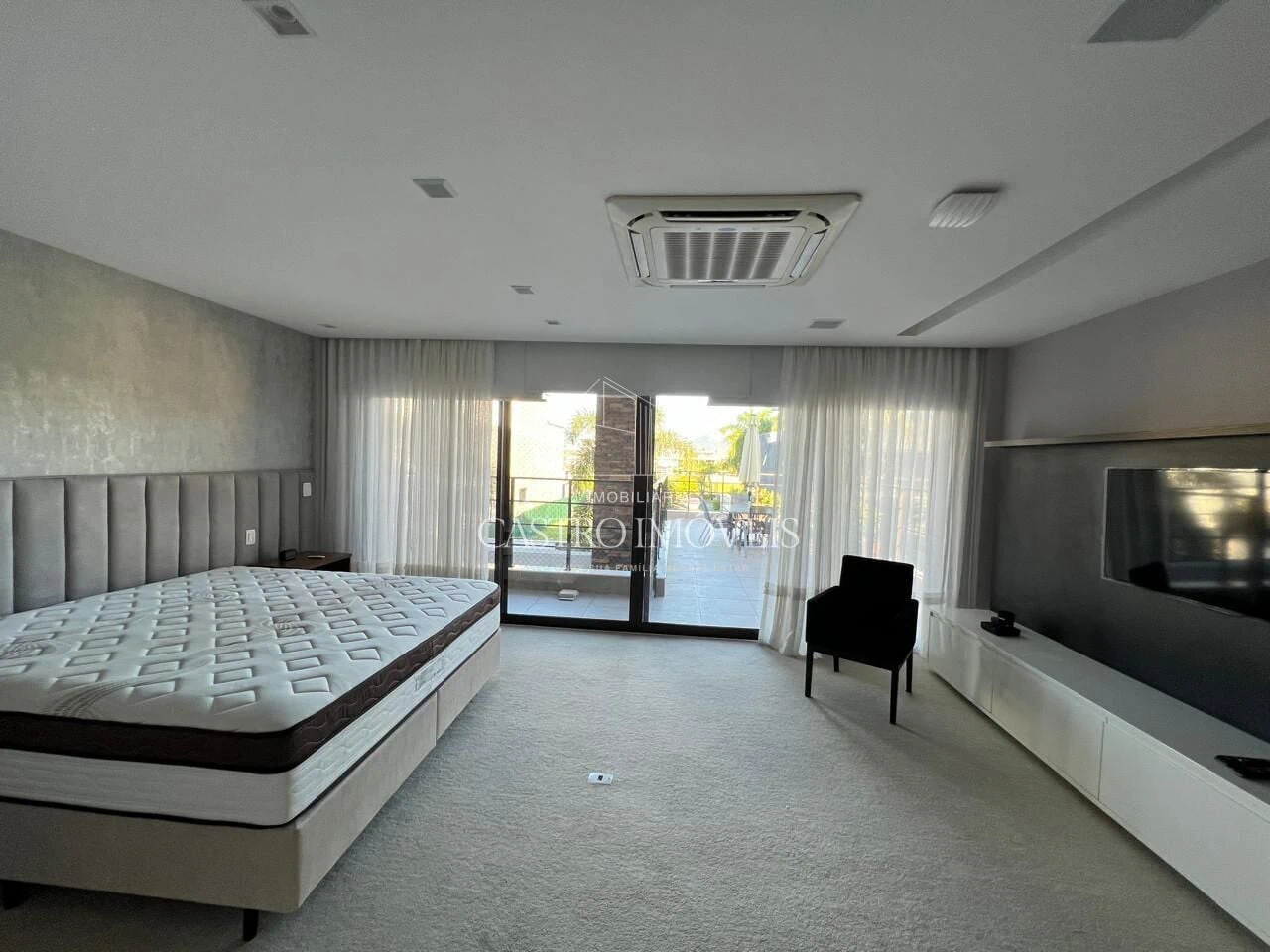 House 980 m² with 4 en-suite bedrooms and gas kitchen — photo 32