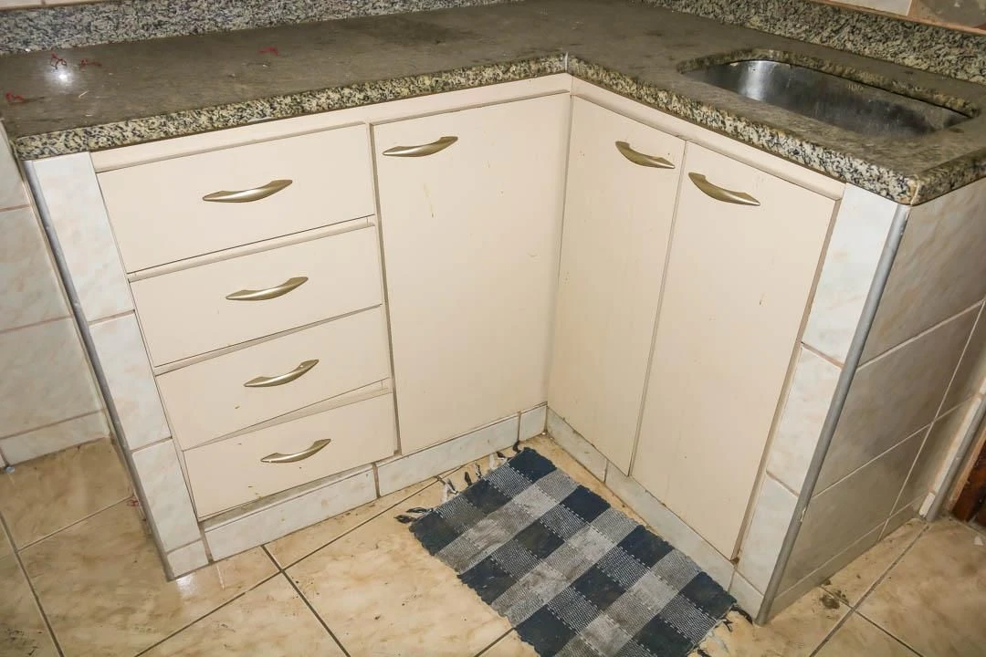 Apartamento de 2 dormitorios y 1 baño con cocina cerrada — photo 22