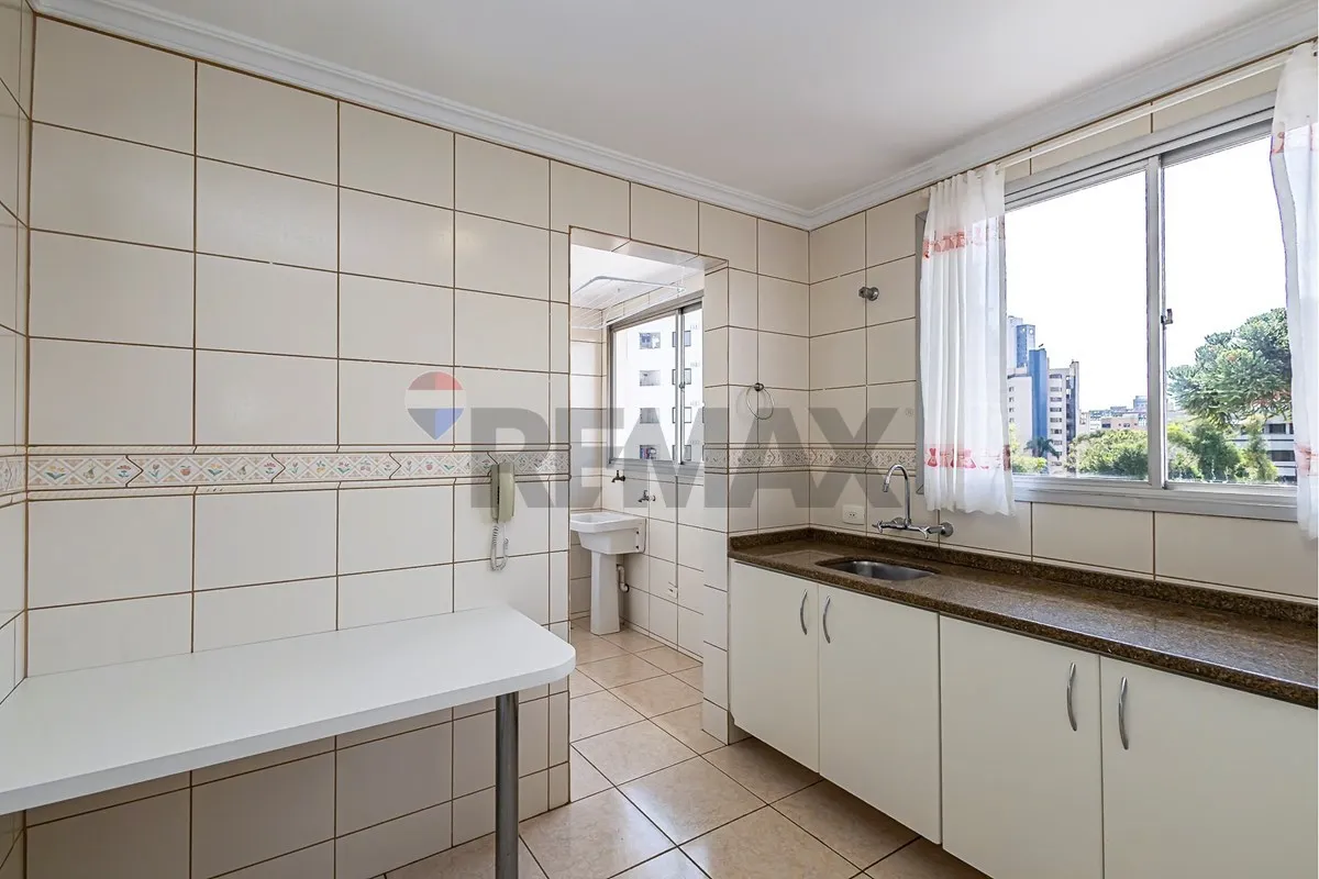 Wood or laminate floors in a 2-bedroom apartment, 70 m² — photo 2