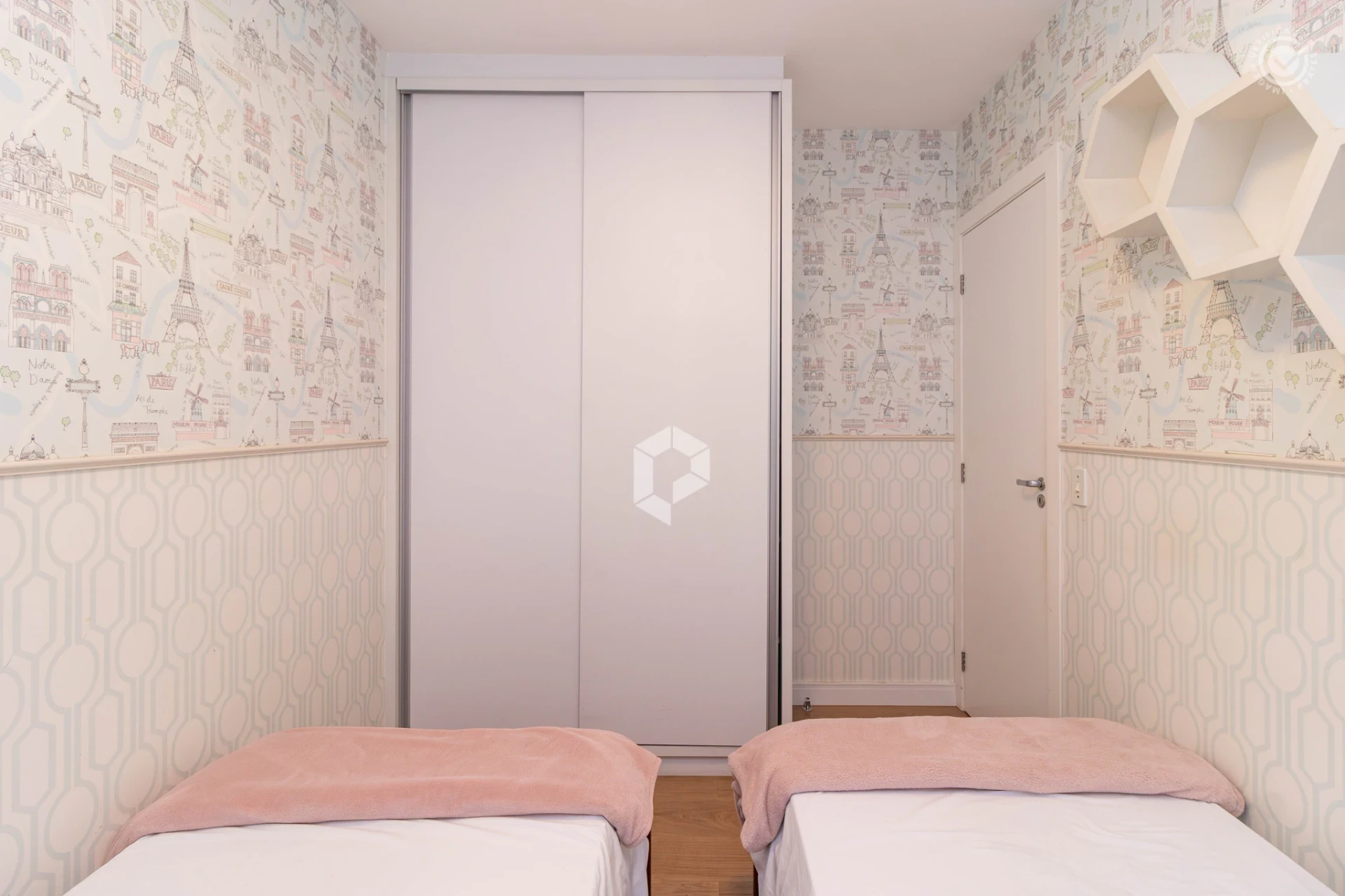 2-bedroom apartment with a dryer in Curitiba — photo 19