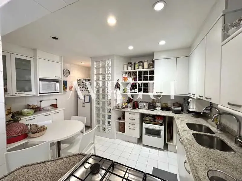 Residential apartment with 4 bedrooms and 4 bathrooms — photo 10