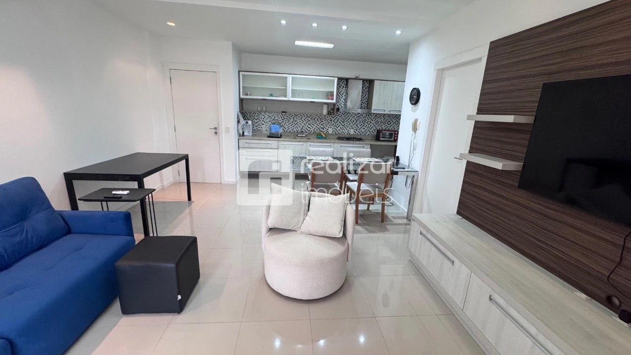 One-bedroom apartment with a mountain view — photo 22