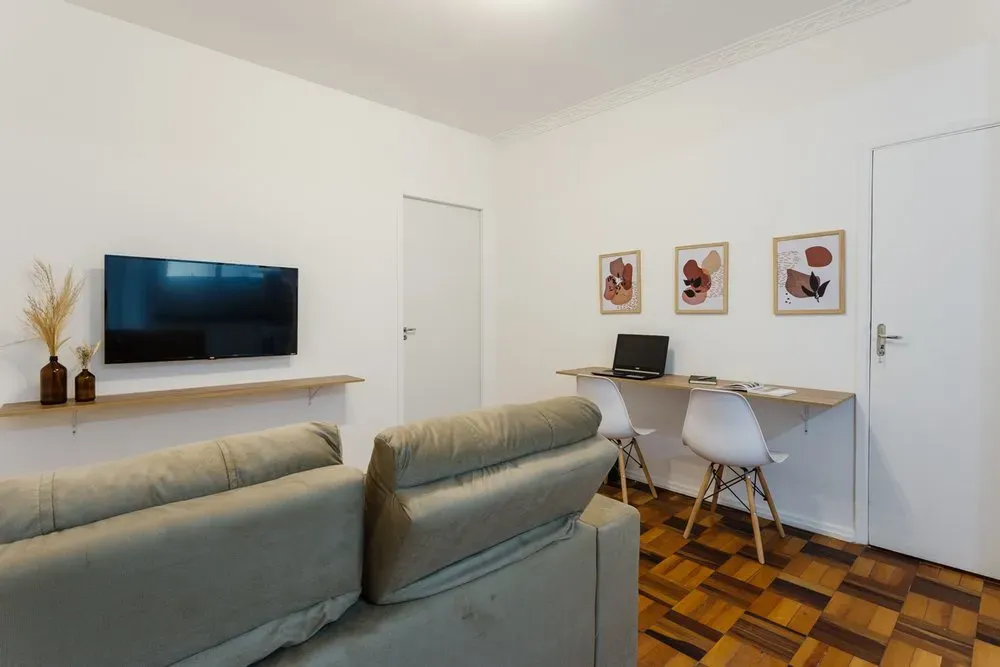 One-bedroom apartment with a home office