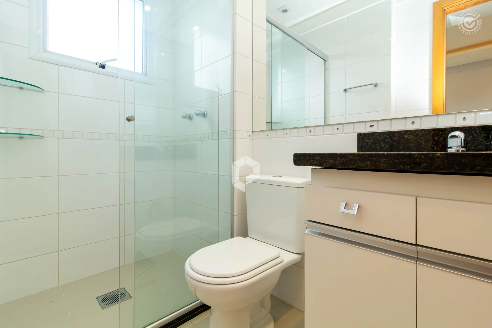 Bathtub in a 3-bedroom apartment, 180 m² — photo 22