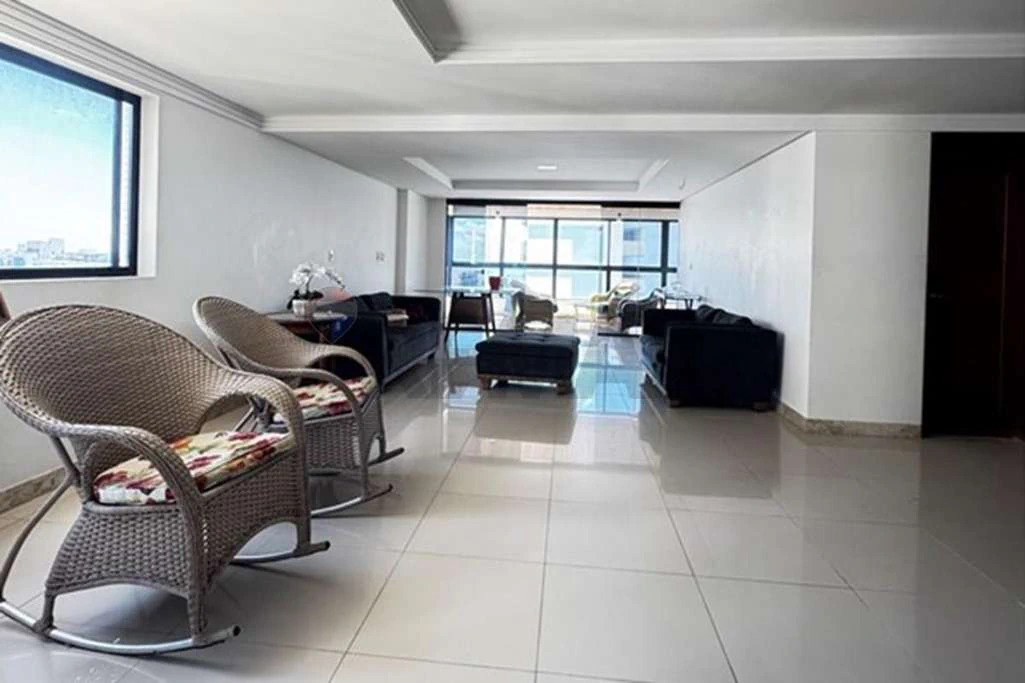Квартира 279 м² з 5 спальнями та басейном у будинку — photo 2