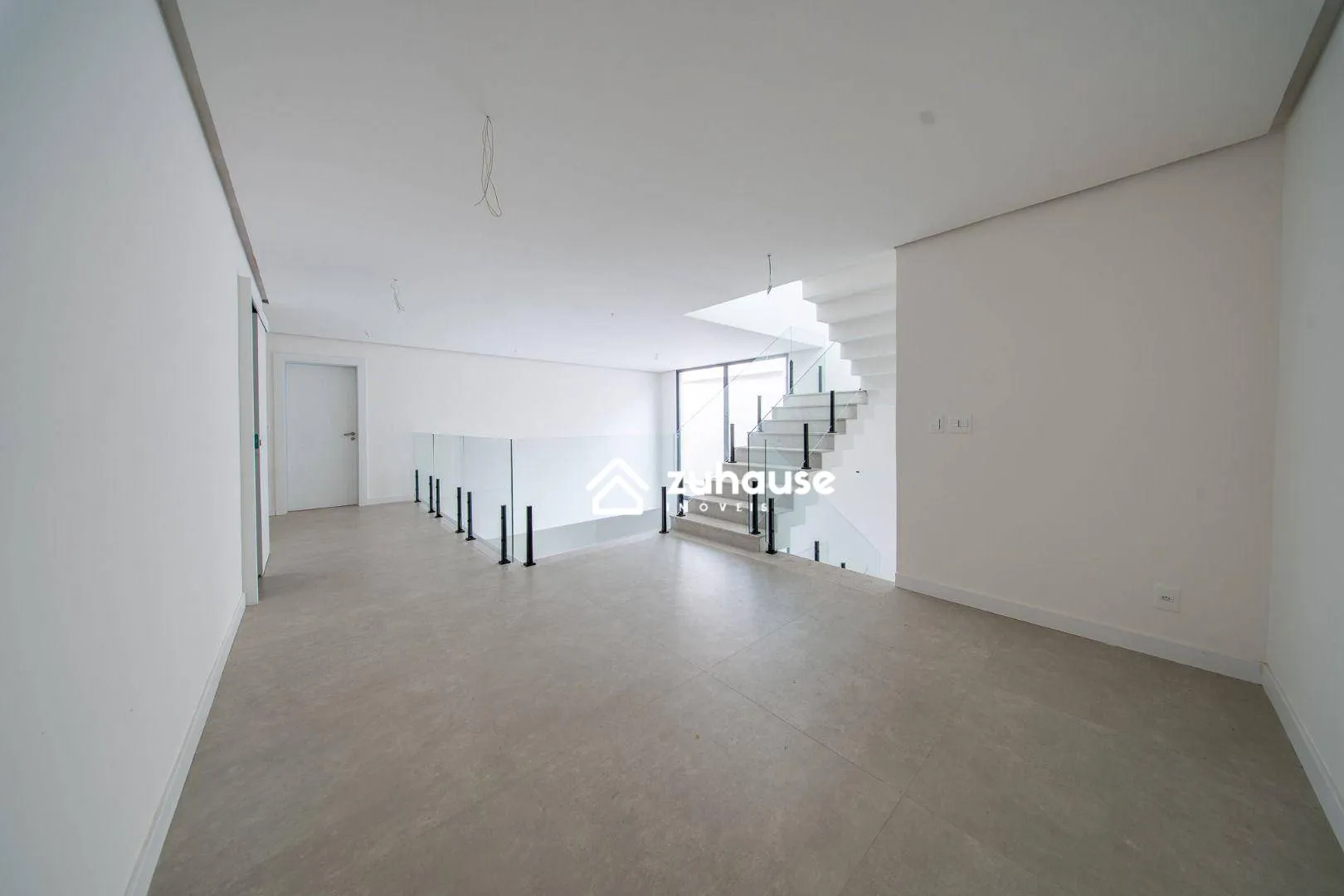 House with 5 bedrooms and an open-plan kitchen — photo 35