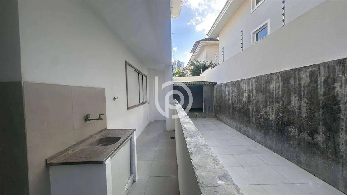 Furnished house with balcony sink and 4 bedrooms — photo 18