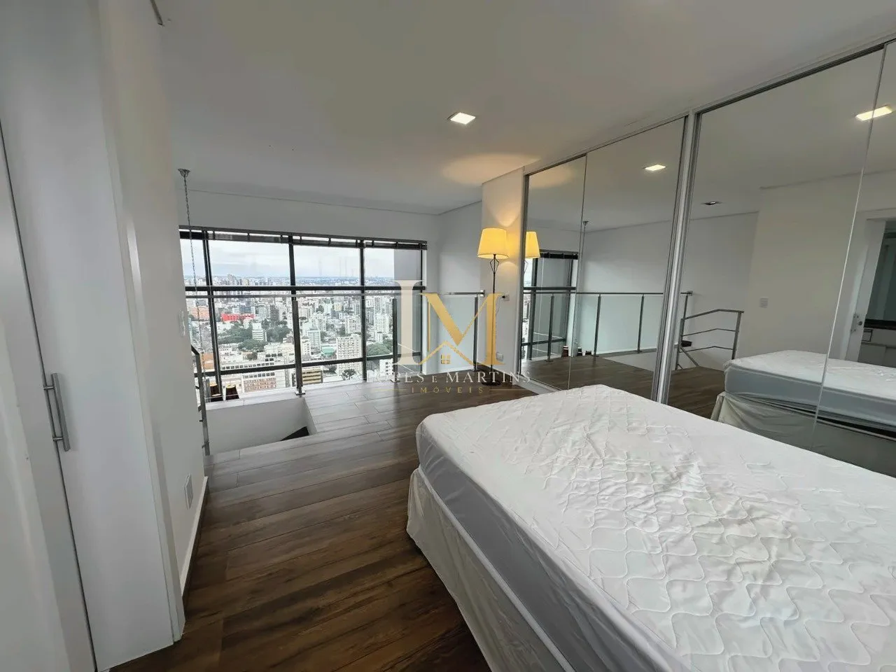 One-bedroom apartment in a building with a gym — photo 11