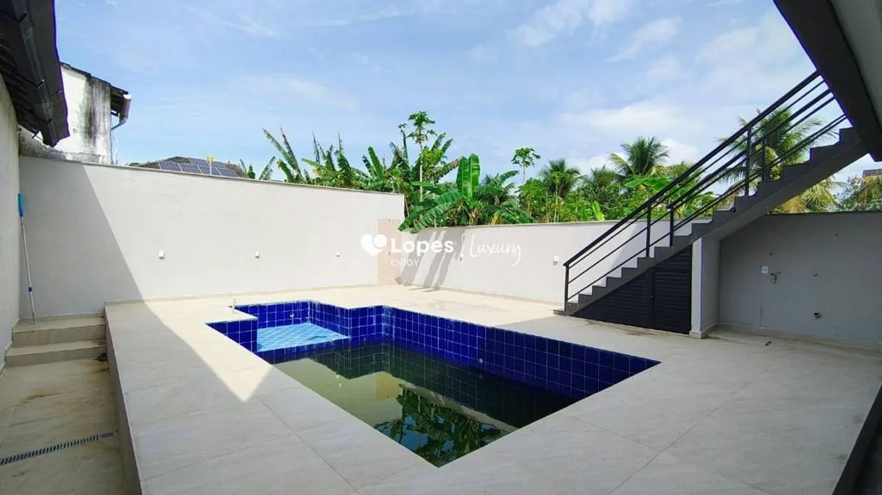 5-bedroom house with open-plan kitchen and gas stove — photo 2
