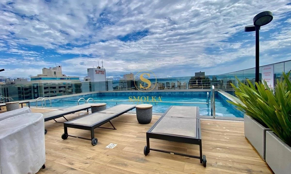 Studio in a building with a pool — photo 3