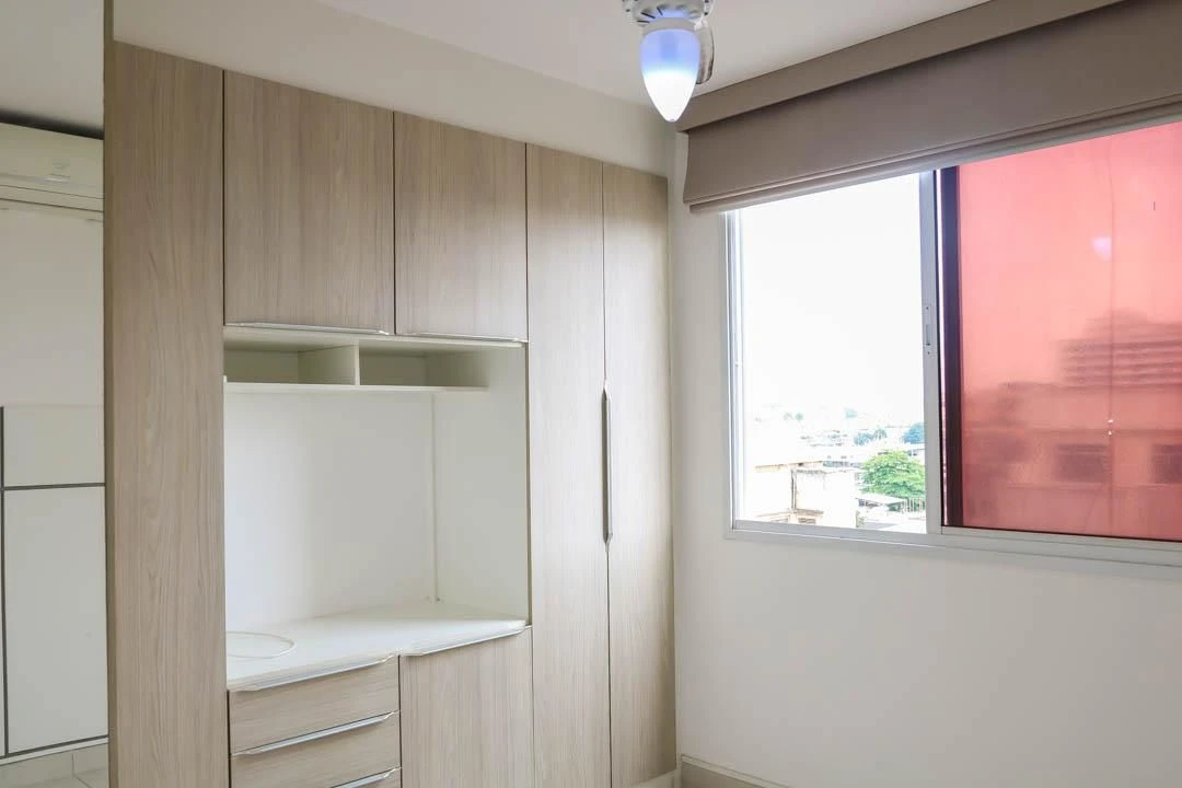 Balcony with a grill in a 2-bedroom apartment, 60 m² — photo 5
