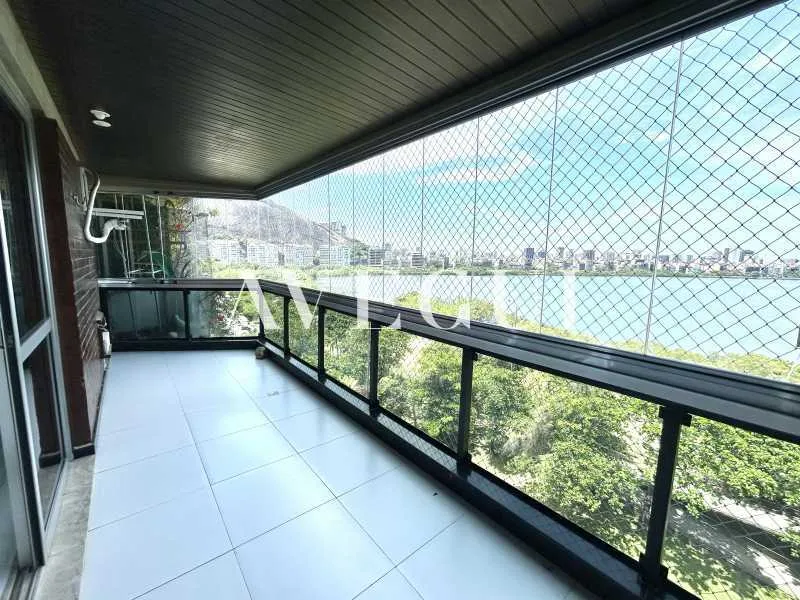 Residential apartment with 4 bedrooms and 4 bathrooms — photo 18