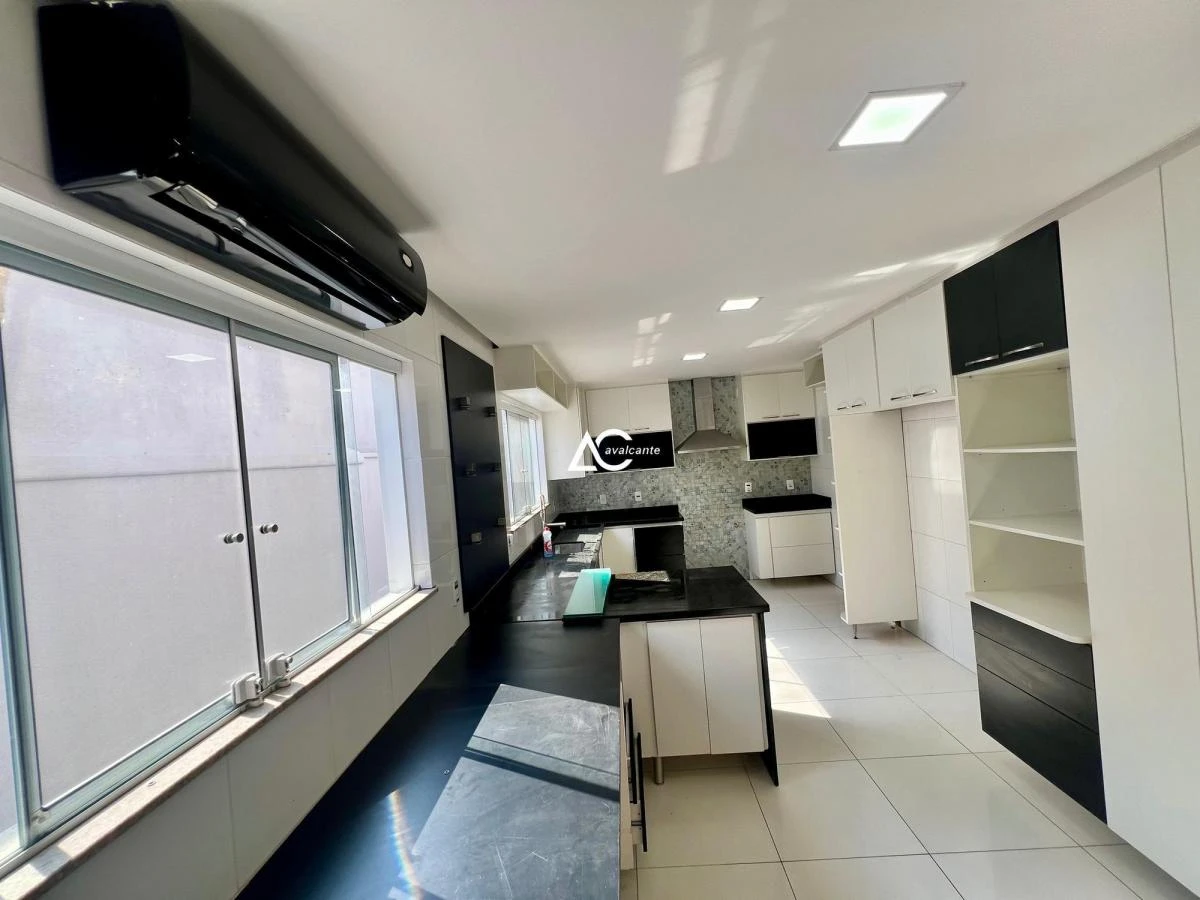 Detached home with 5 en-suite bedrooms and 541 m² — photo 14