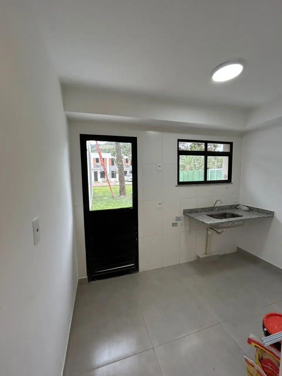 Casa com 2 quartos e varanda em condomínio com lazer — photo 2