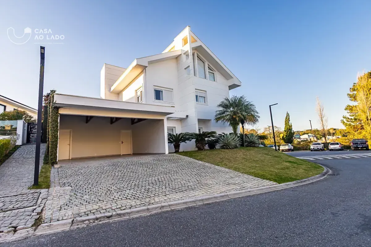 House with 629 m², 4 bedrooms and a balcony — photo 50