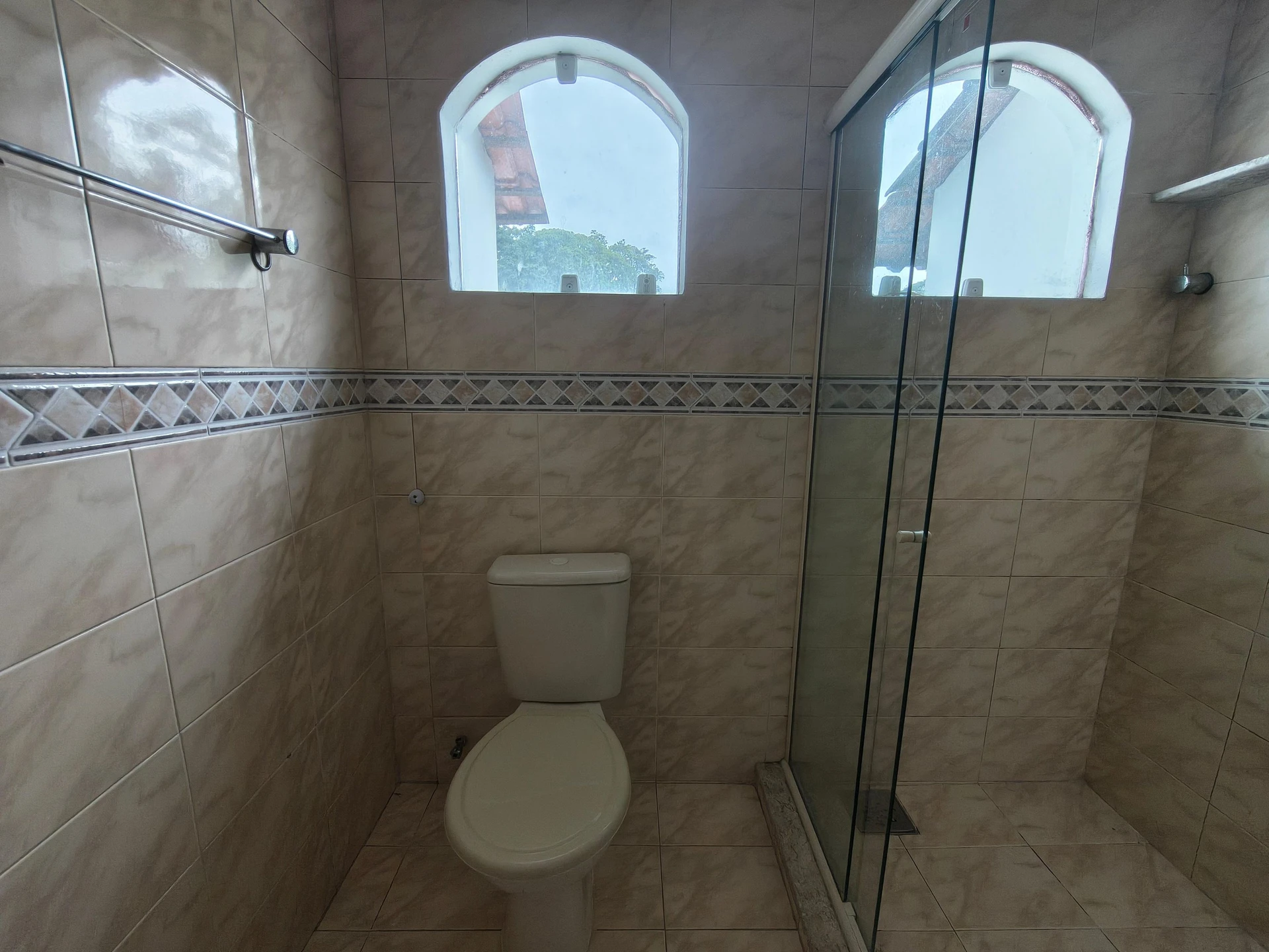 House with 3 bedrooms and an enclosed balcony — photo 44