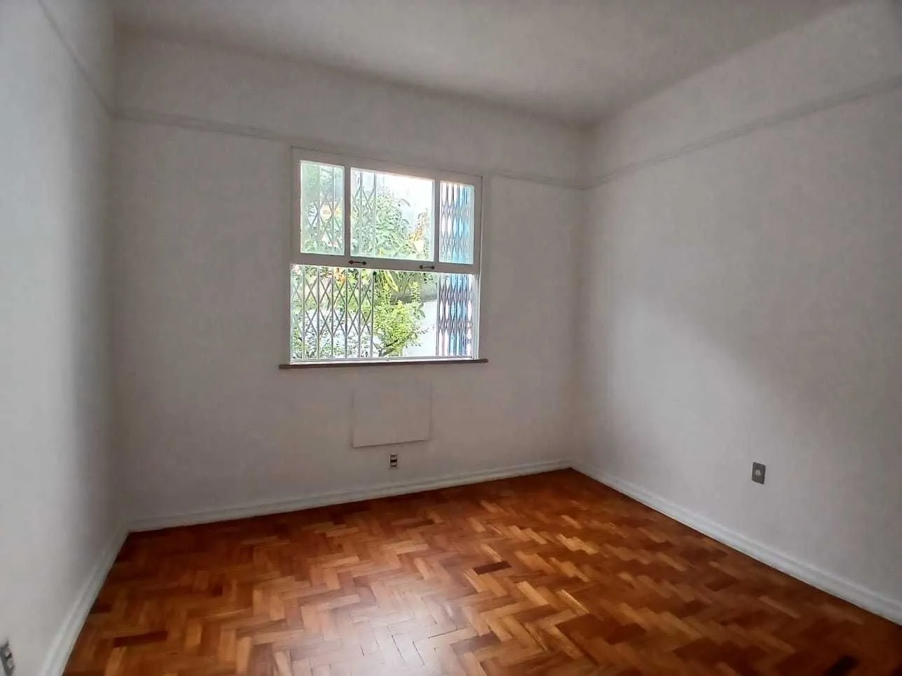 Apartment, 113 m², with wood or laminate floors — photo 9