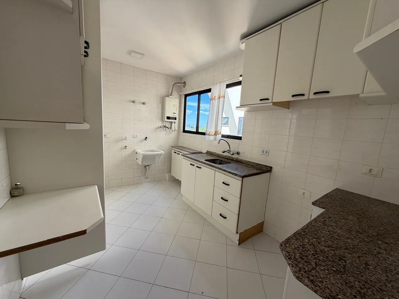 Apartamento com piso de madeira ou laminado, Novo Mundo