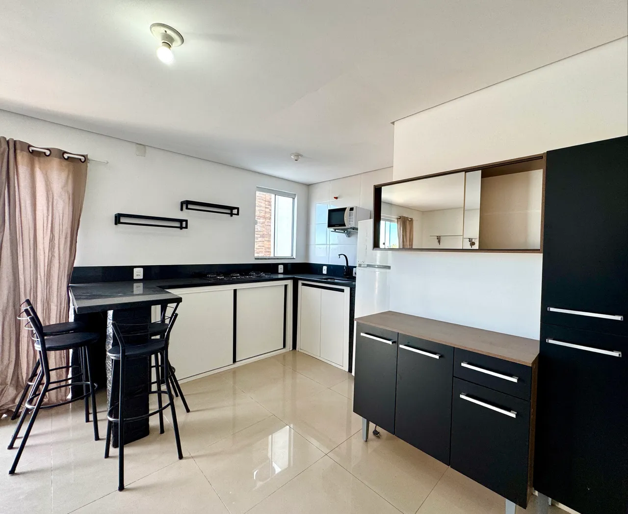 Furnished 2-bedroom apartment with 1 suite — photo 2