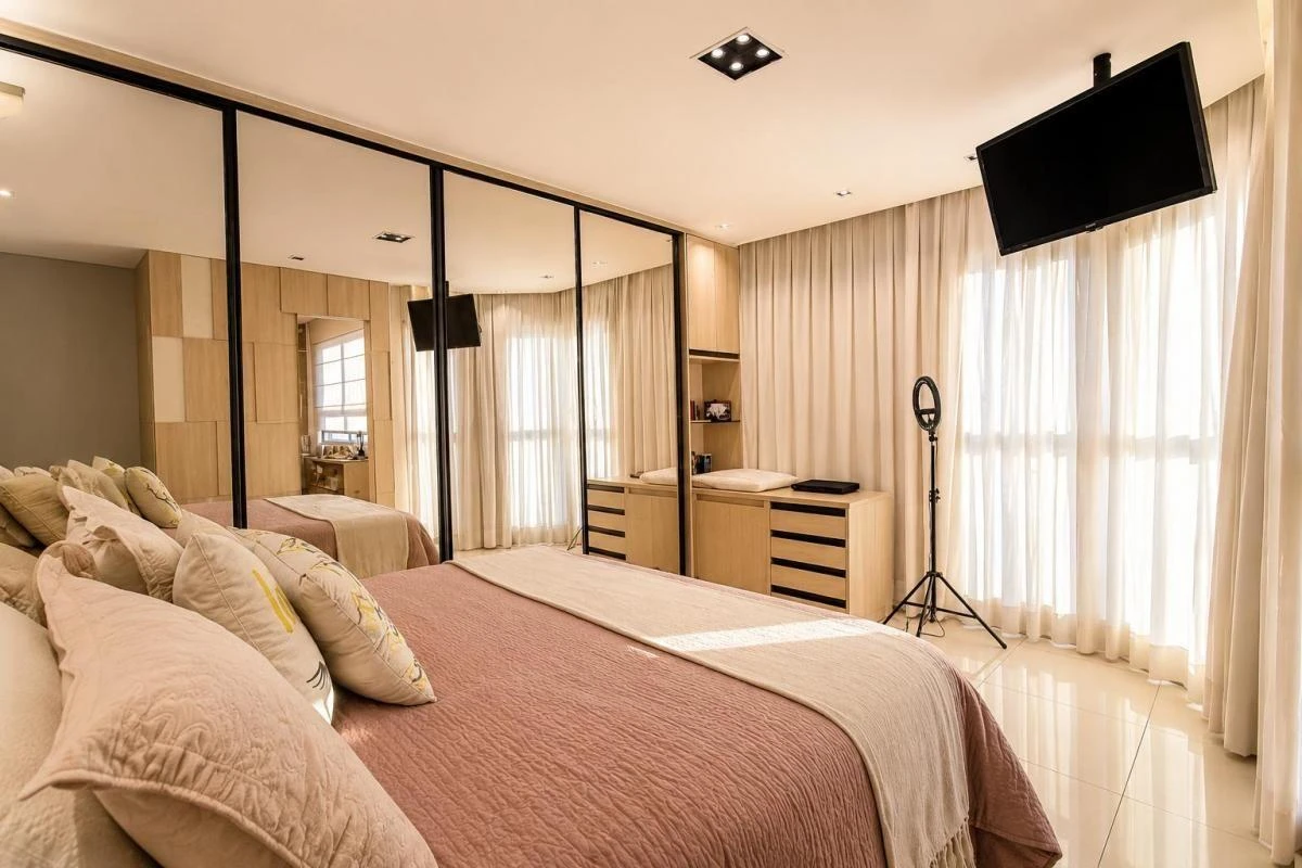 Furnished 189 m² apartment with 3 en-suite bedrooms and 2 parking — photo 30