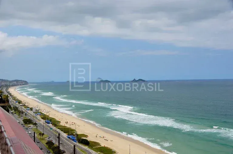 Furnished 3-bedroom apartment with enclosed glass balcony — photo 5