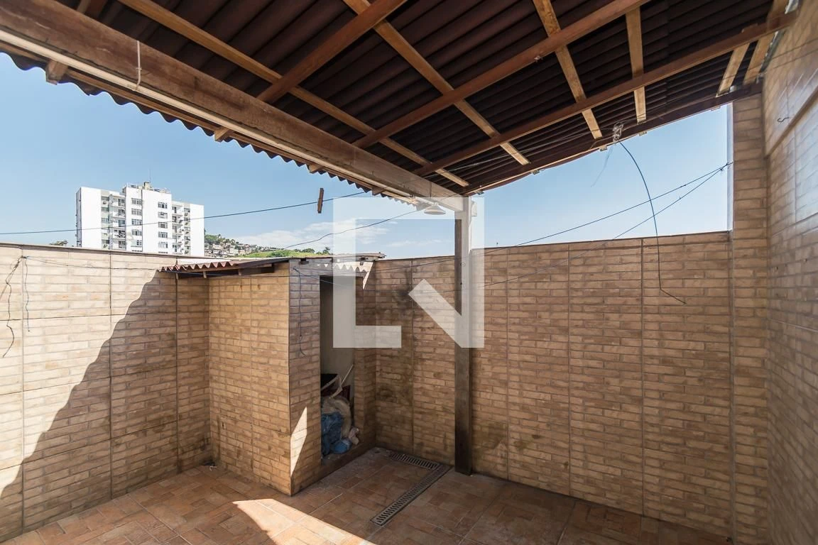 One-bedroom apartment with a washing machine — photo 8