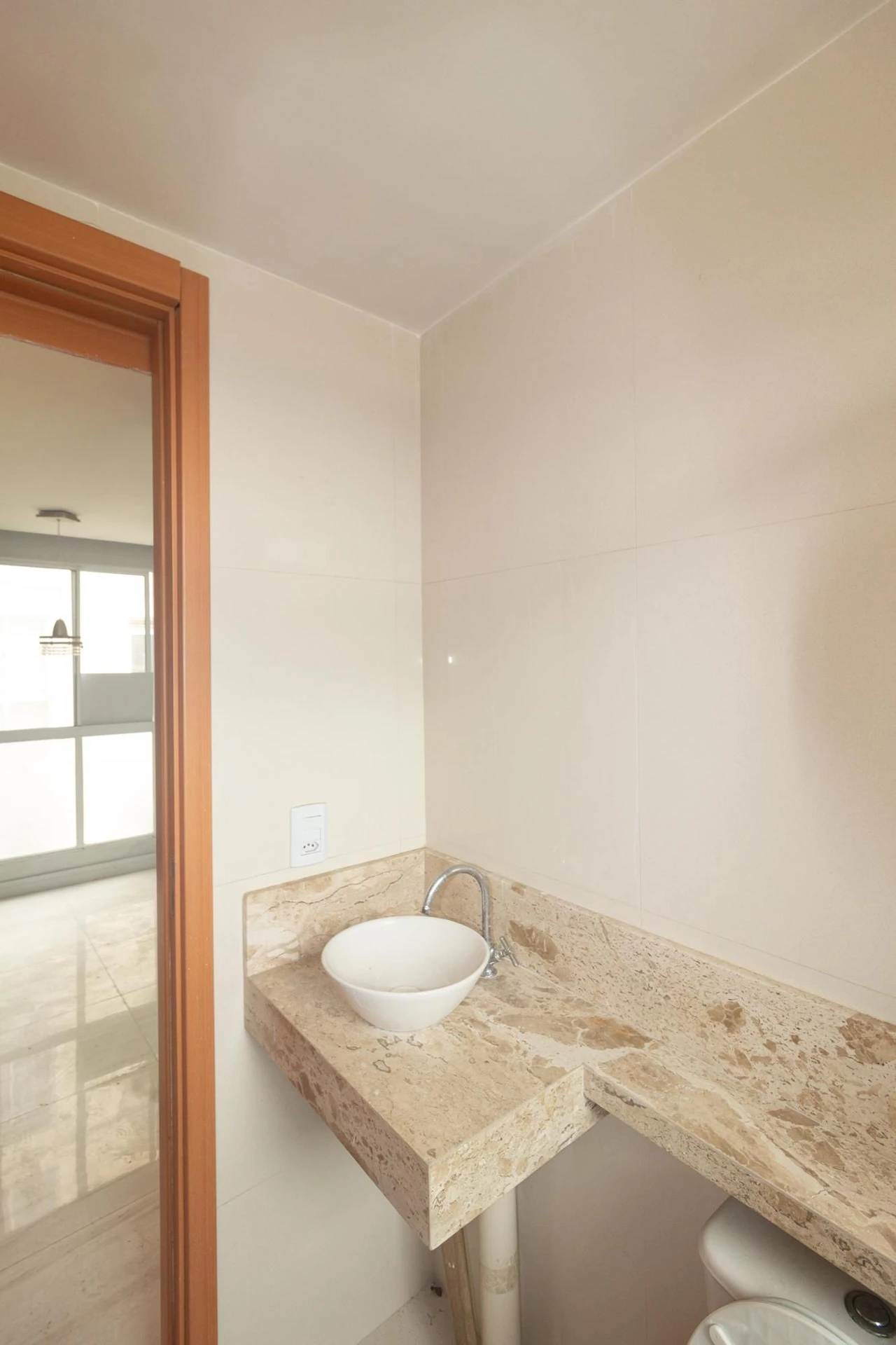 Apartamento de 2 quartos em condomínio com piscina — photo 2