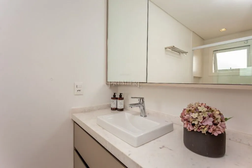 Furnished apartment, 194 m², with floor-to-ceiling windows — photo 17