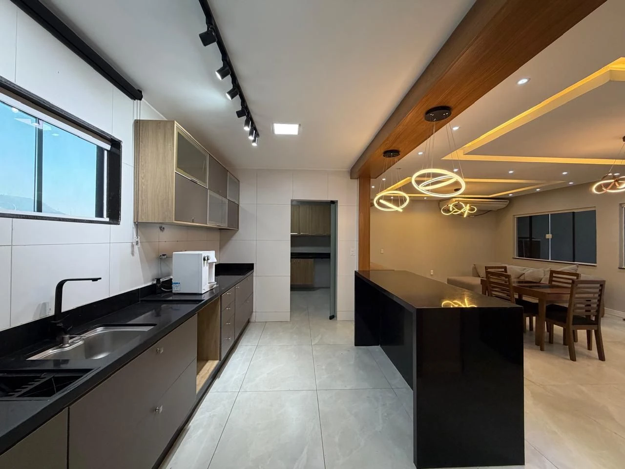 Casa em condomínio com 5 quartos e cozinha integrada — photo 19