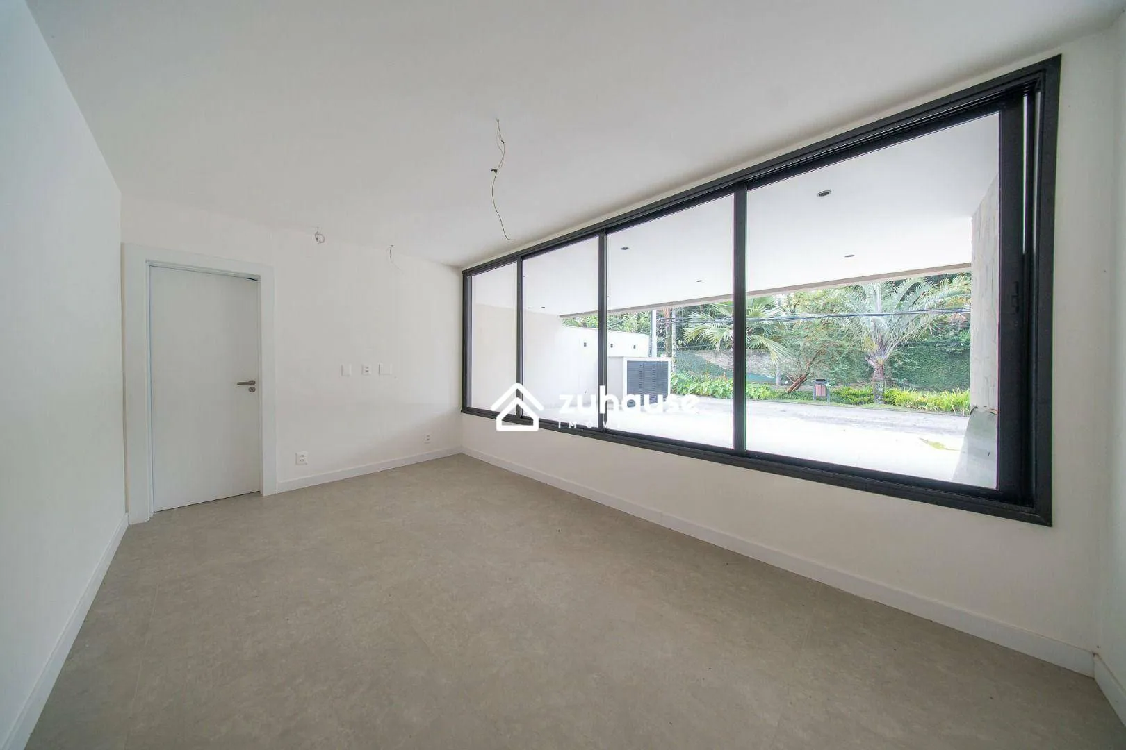 House with 5 bedrooms and an open-plan kitchen — photo 21