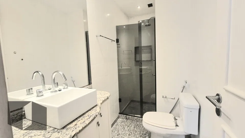 Apartamento de 2 quartos com suíte e 81 m²