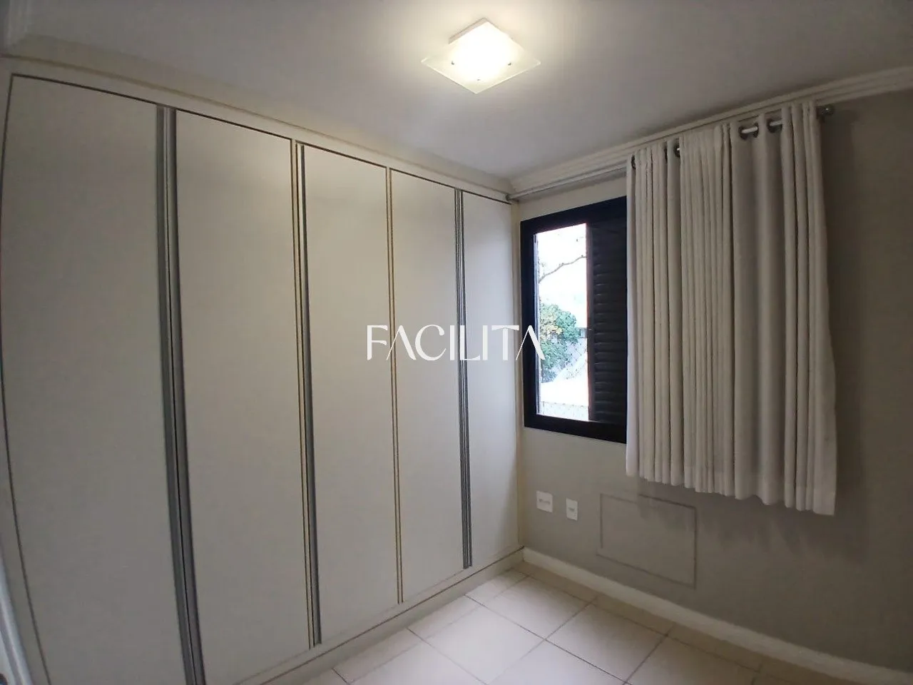 Apartamento de 3 dormitorios con baño en suite y balcón — photo 47