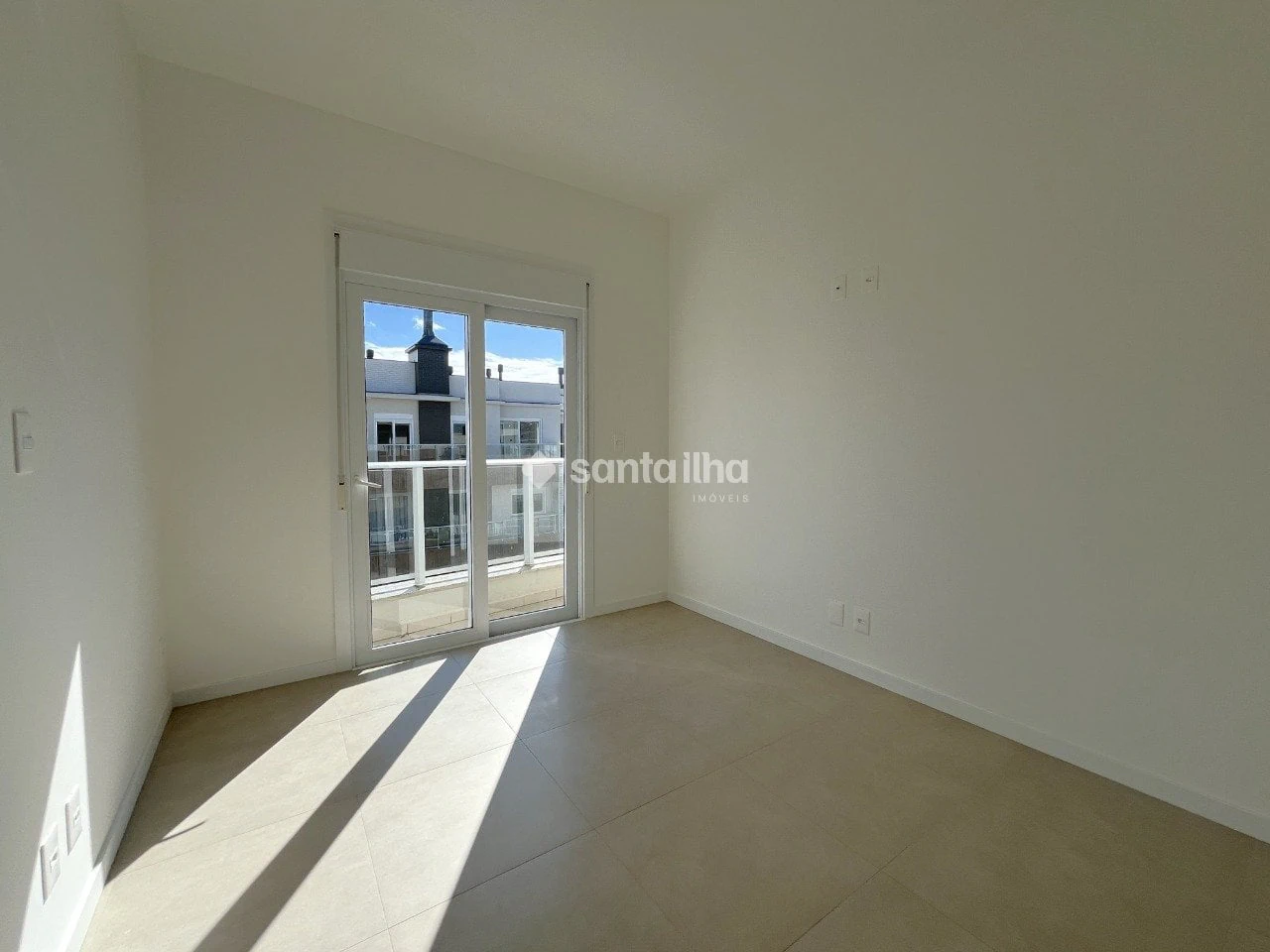 Вид на воду та 3 спальні: квартира 192 м² — photo 23