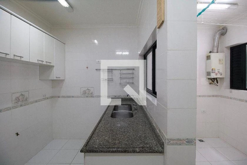 147 m² apartment with a home office and a bathtub — photo 29