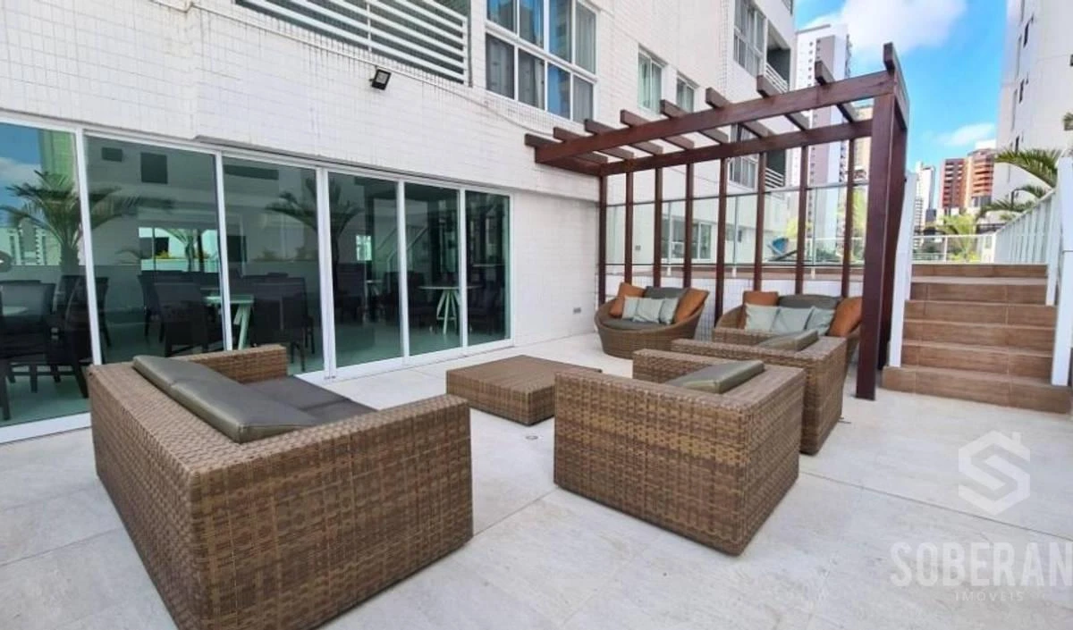 Apartamento de 2 quartos em condomínio com piscina