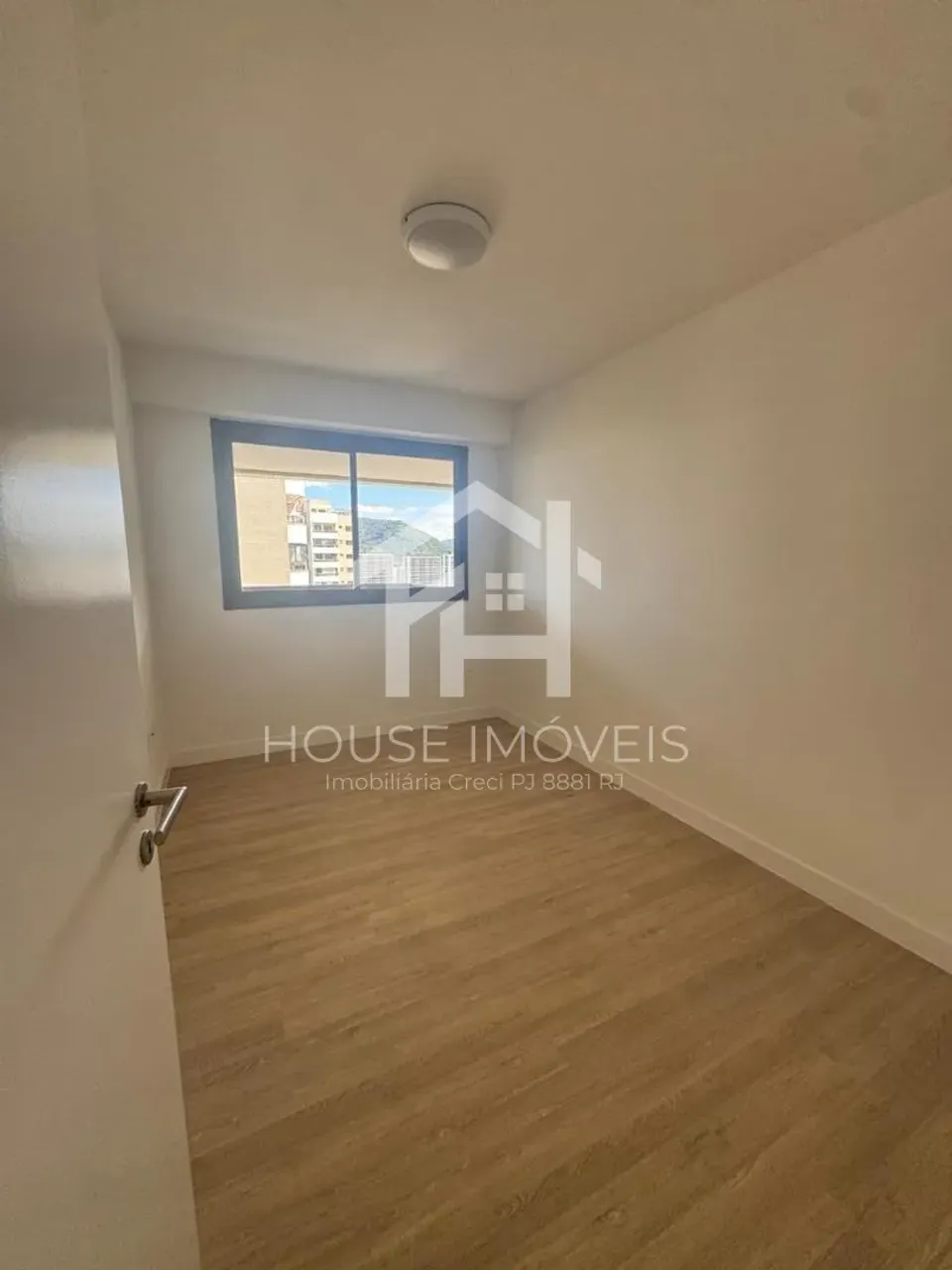 Apartment with 3 bedrooms and a balcony with mountain views — photo 3