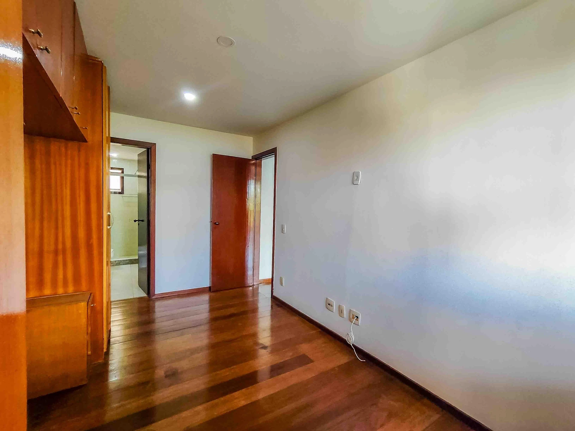 Apartamento sem mobília com 3 quartos e área de lavanderia — photo 4
