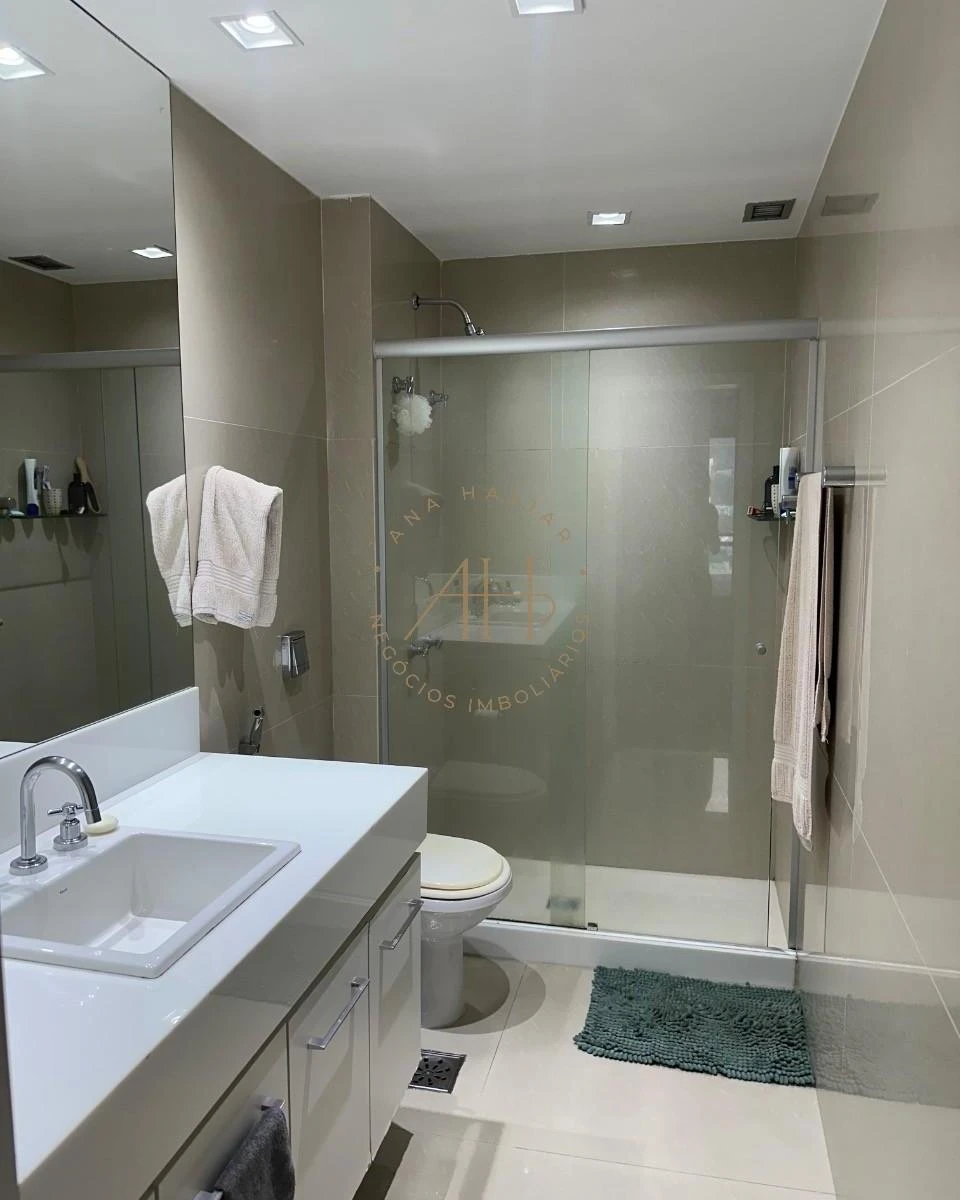 Furnished 2-bedroom apartment with city-view windows — photo 9