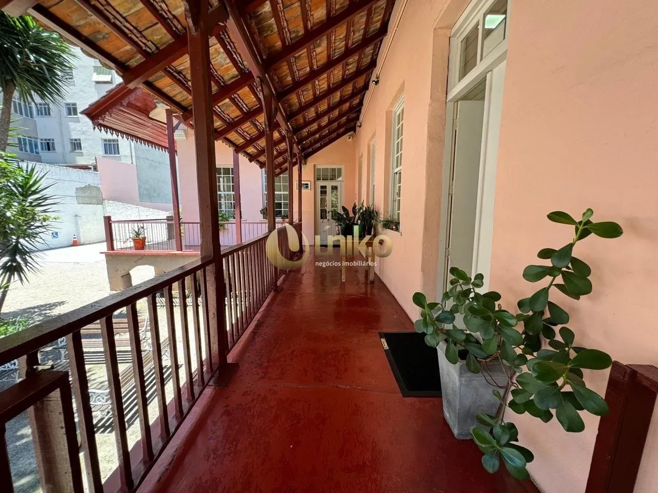 House with 3 bedrooms, 1 bathroom, 5 parking spaces — photo 7