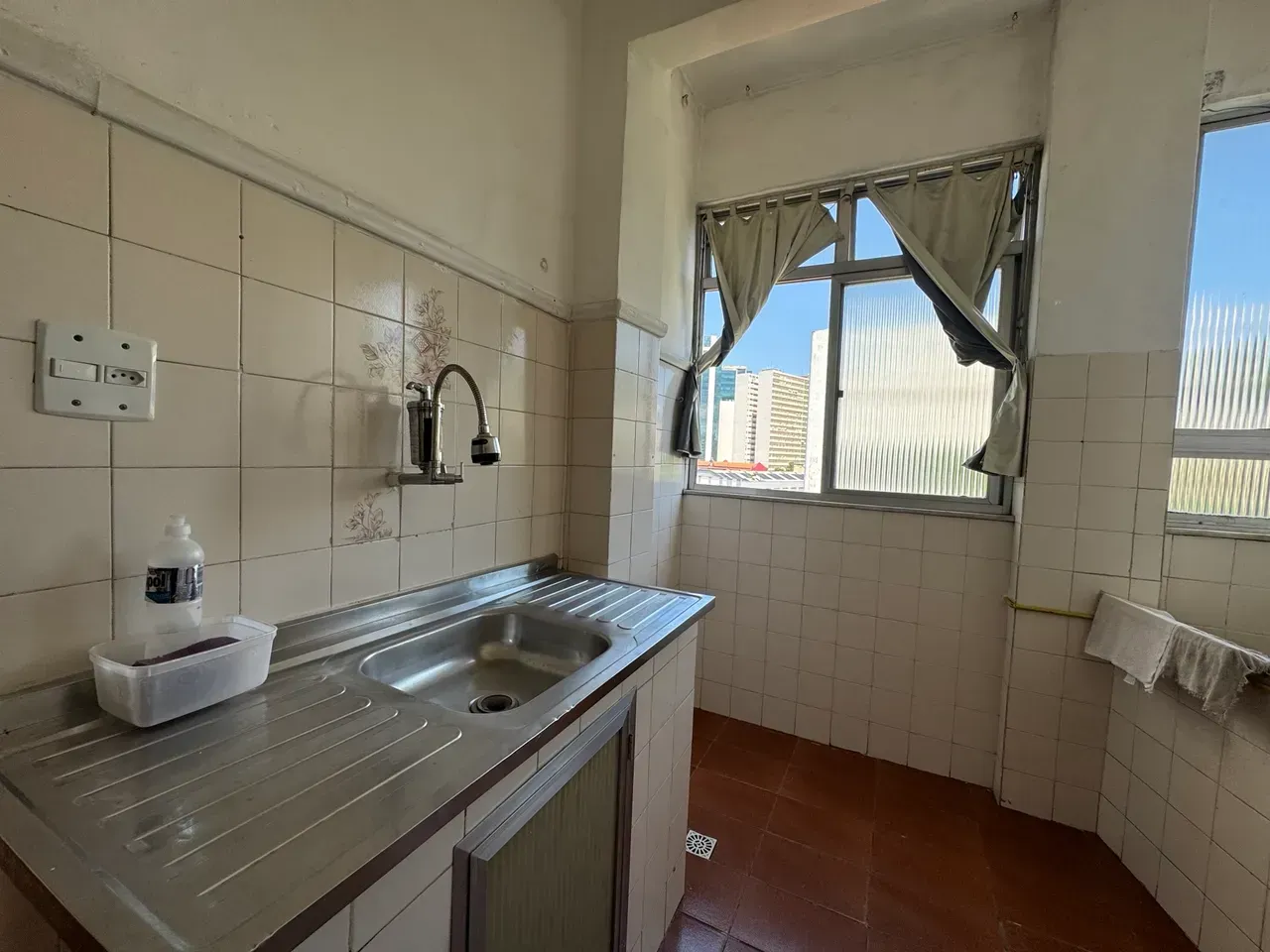 Apartment on the 6th floor with wood or laminate floors — photo 6
