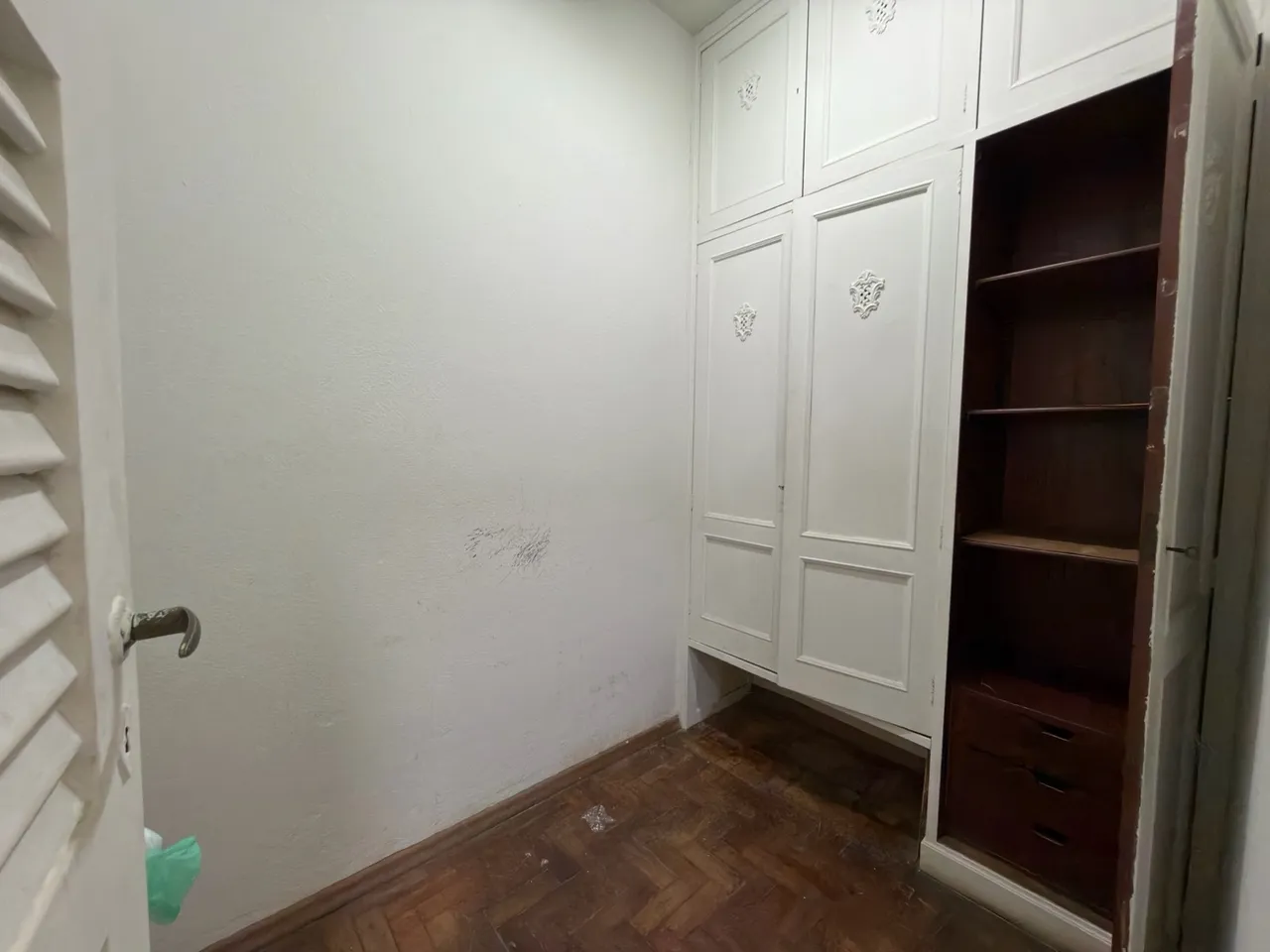 Apartment, 81 m², with wood or laminate floors — photo 15