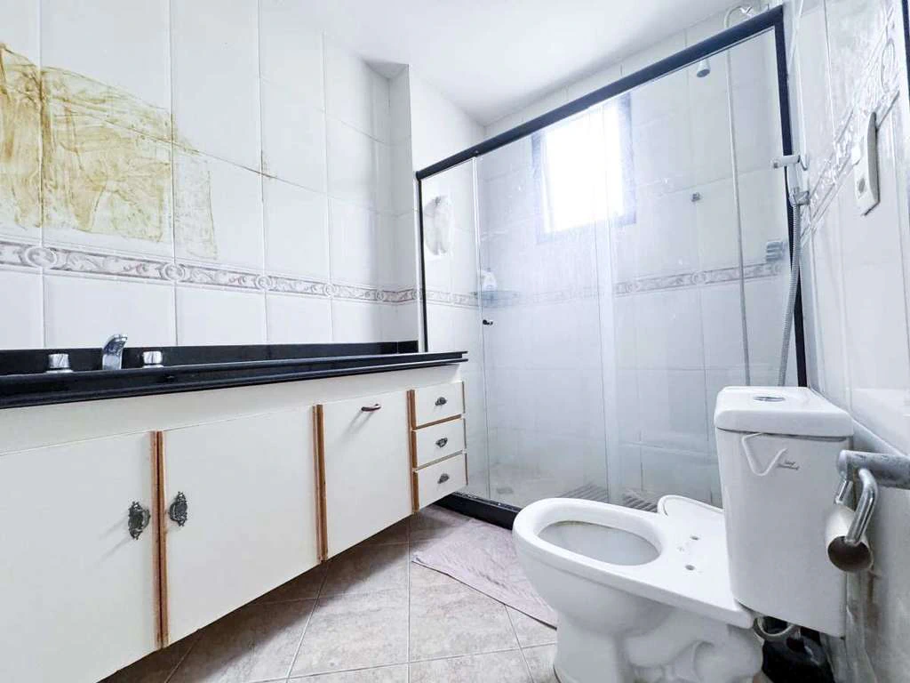 Top-floor apartment with 3 en-suites and 4 baths — photo 25