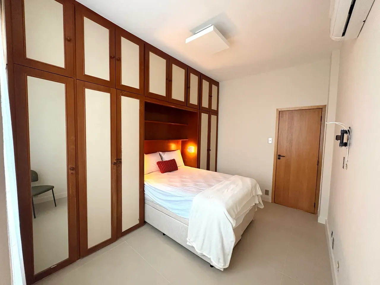 Furnished 2-bedroom apartment with 2 bathrooms — photo 19
