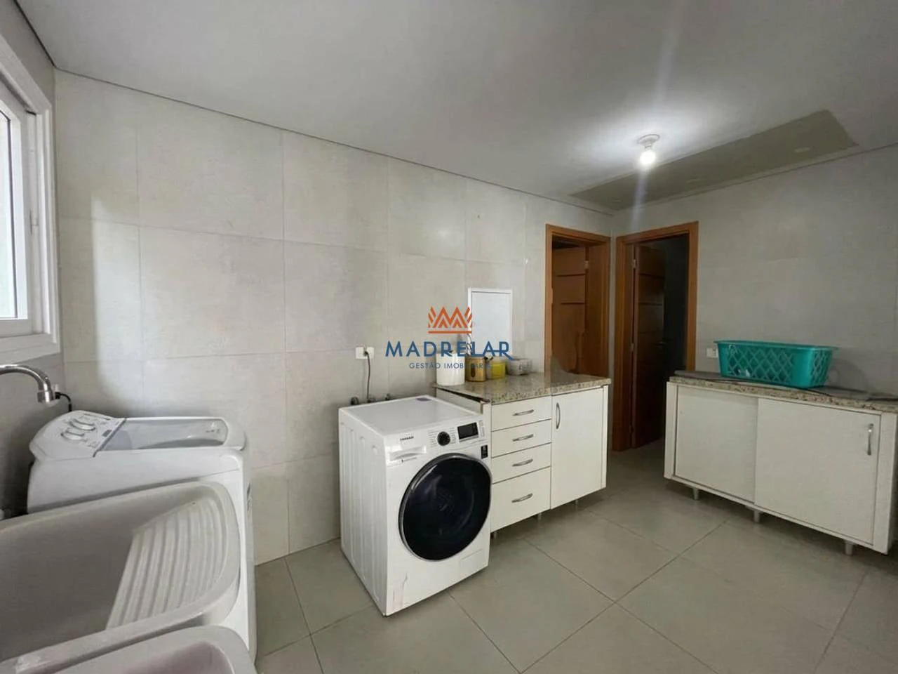 Furnished house, 389 m², with a walk-in closet — photo 9